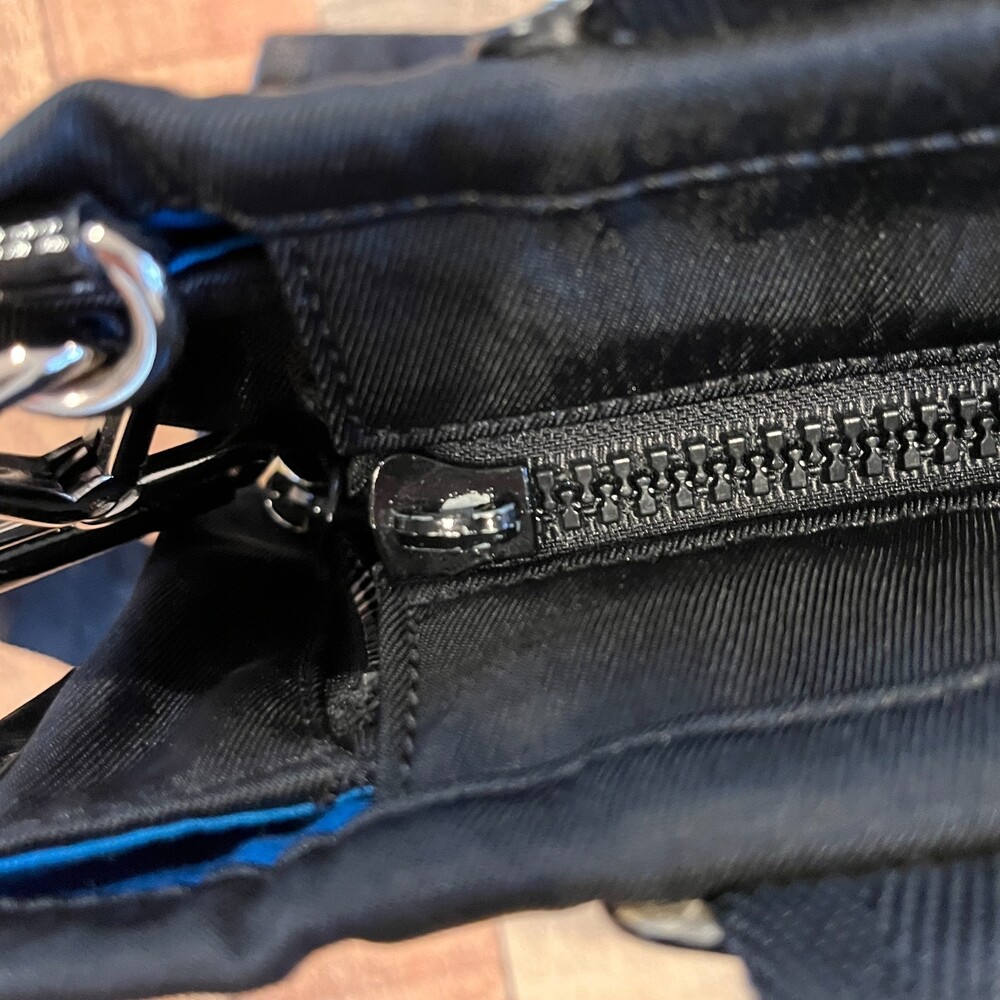 Milly - Mod look B&W Messenger Tote Bag. Color Block Canvas & Patent Leather - Picture 4 of 16